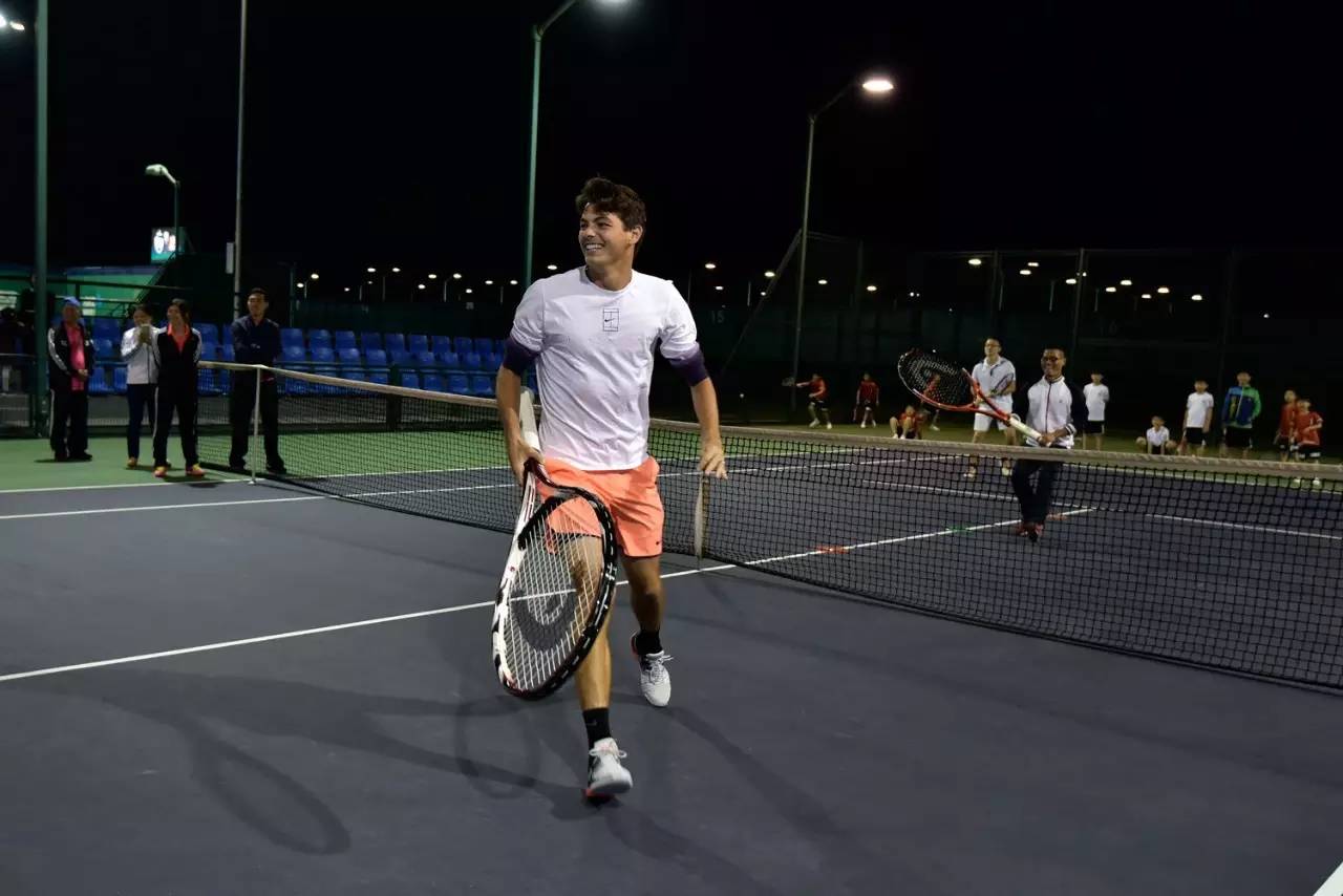 园与学生交 园与学生交